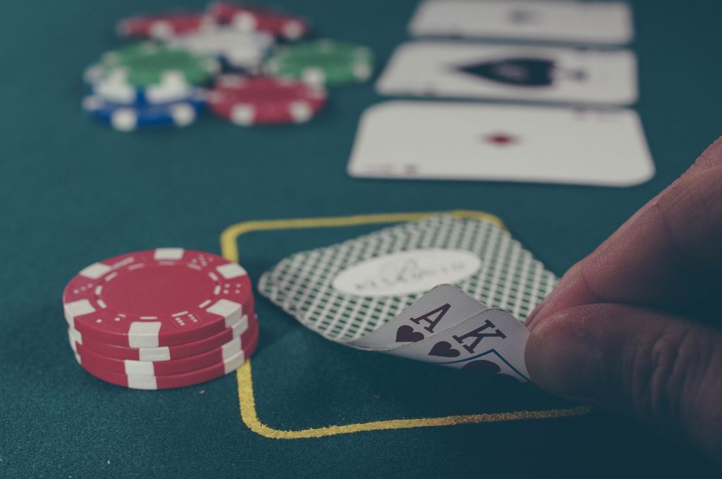 違法賭博店“摘発瞬間”緊急宣言でも客増加
